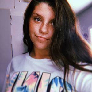 Meet your Posher, Chloe